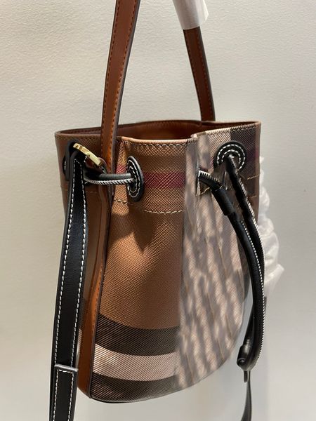 

grade 1:1 fashion stripe leather bucket bag for women mini drawstring bag designer shoulder bag metal b logo quilted 18cm luxury id royalfas