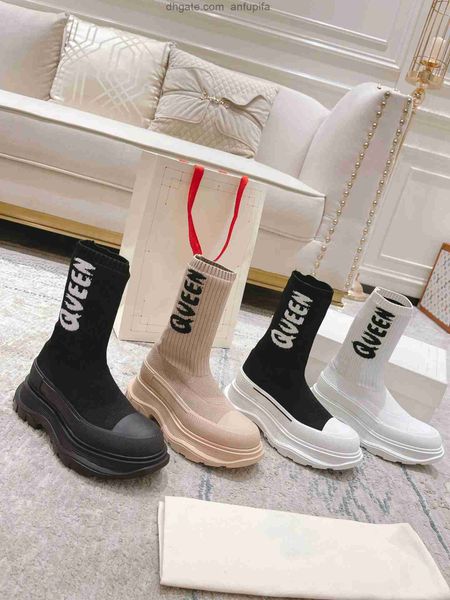 

2023 designer sock shoes sports trainers casual women men graffiti tread slick sneakers fashion socks knit boots knit shoe b mc queens mcque, Black