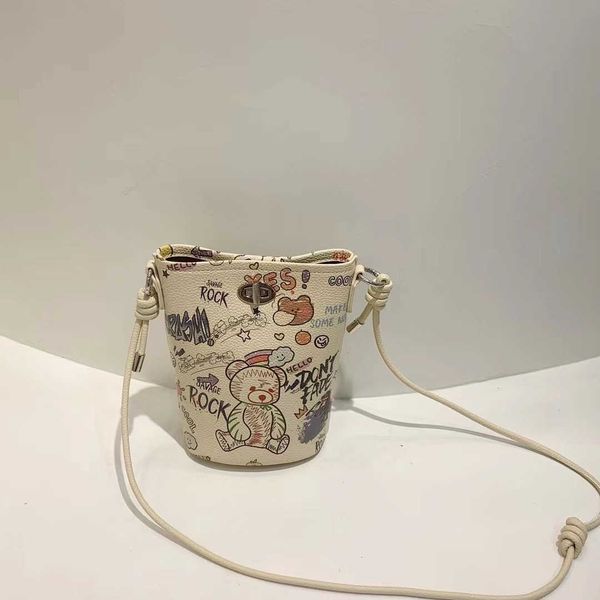 

shoulder graffiti bag for women 2023 new popular small crowd crossbody cartoon bucket bags 230529