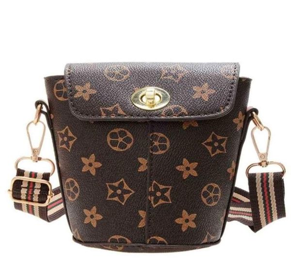 

vintage retro flower print crossbody messenger bag flip pu leather shoulder backpack purses for girls lady small size mini fanny p9579254