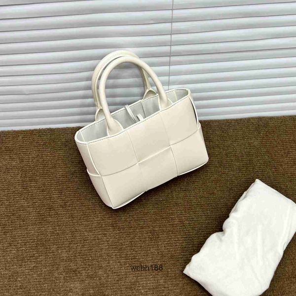 

woven designer bags 2023 bag arco totes girl evening women's large capacity summer messenger texture portable bottegas commuter tote 34
