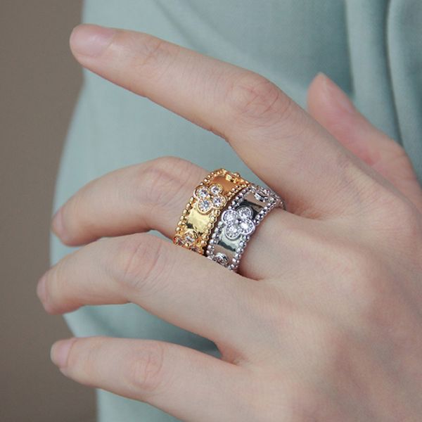 

luxury designer ring womens jewelry charm bracelet four leaf grass bracelet elegant fashion steel titanium mens 18k rose gold, Slivery;golden