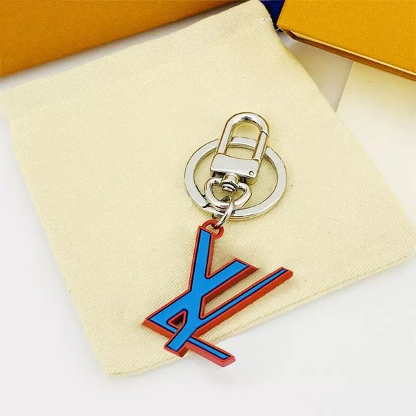 

2023 european and american new fashion car key chain for men and women creative high-end pendant lovers key chain (no box), Slivery;golden