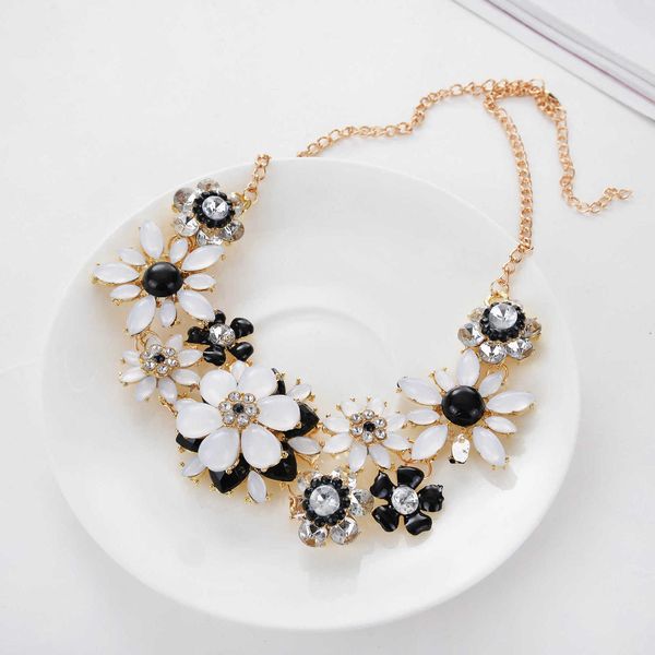 

jewelry ornaments exaggerate rich flowers are versatile fashion necklace is luxurious 9241, Black
