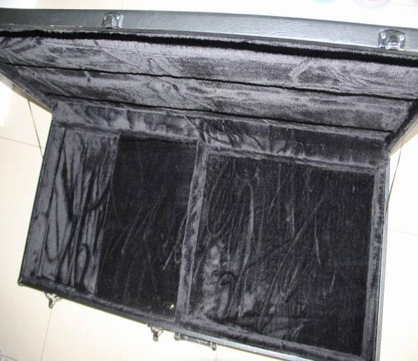 

whole black hardcase not sold separately for double neck guitar5681186