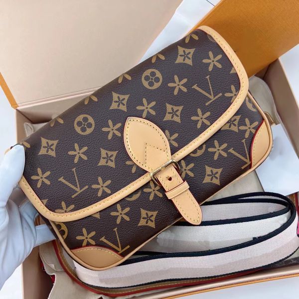 

mens luxurys weekend m45985 shoulder diane bag designer vintage leather totes handbag flip makeup baguette bag m46386 womens clutch sunset c
