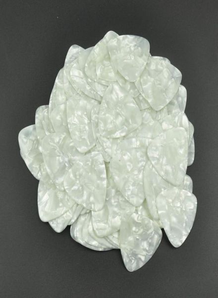 

100pcs heavy 096mm celluloid rounded triangle guitar picks plectrums pearl white9489786