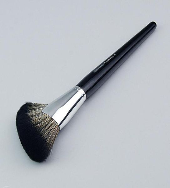 

pro demi fan makeup brush 72 featherweight soft bristle seamless setting powder cosmetics brush beauty tools4982002