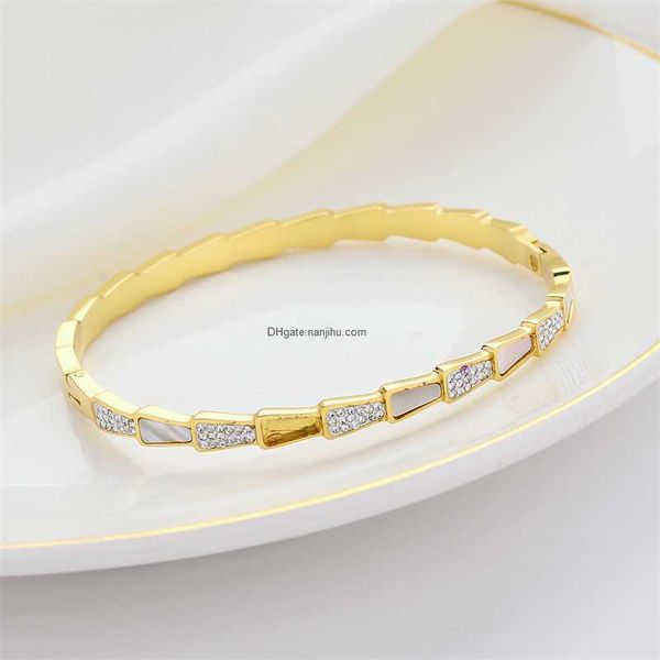

designer luxury belgary brand bracelet 2023 personalized and casual wide snake bone shell with micro inlaid zircon fan leaf shaped agate bra, Black