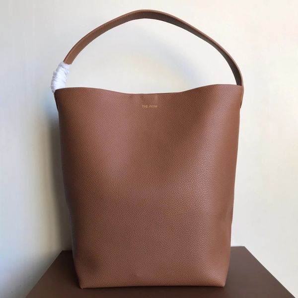 

designer gym park tote the row bag womens luxurys shoulder handbag bucket clutch bags mens genuine leather pochette beach bag medium basket