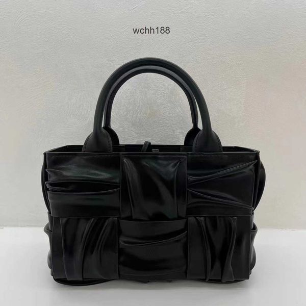 

totes handheld bottegas 2023 evening girl arco bags leather pleated woven women's tote versatile designer one shoulder bag crossbody ip