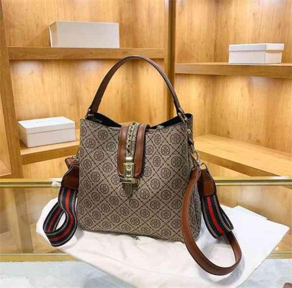 

purse women039s new french texture large capacity bucket one shoulder handbag versatile messenger bag signature2810241