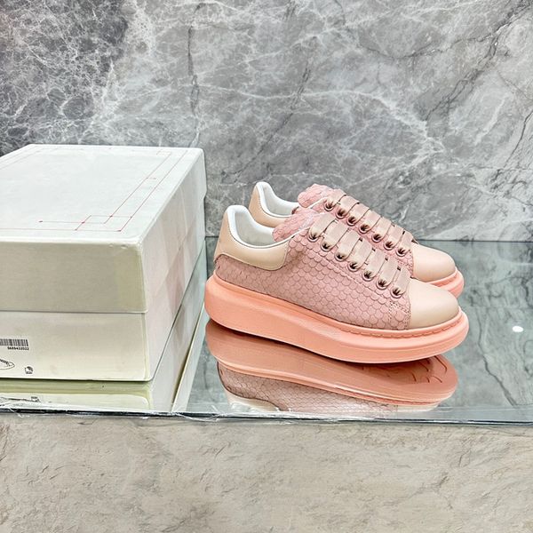 

2023 new womens men designer sneaker casual shoes leather sneakers embroidered white shoes flat platform walking sports trainers 0529, Black