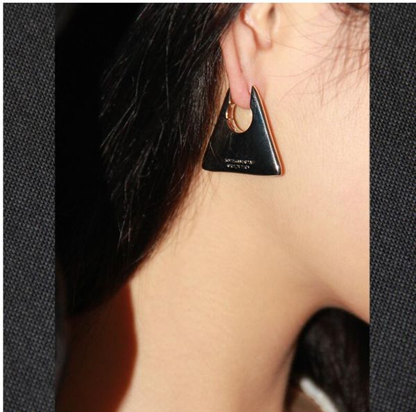 

2023 fashion designer classic geometric trapezoidal earrings for women's leisure earrings, Golden