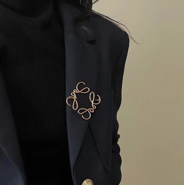 

luxury designer men women pins brooches gold silver brooch pin for suit dress pins party nice gift, Gray