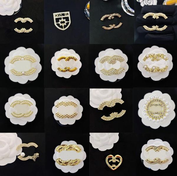 

fashion brand designer letters brooch c letter brooches pearl crystal pins for women party gift jewelry sweater clothing decoration, Gray