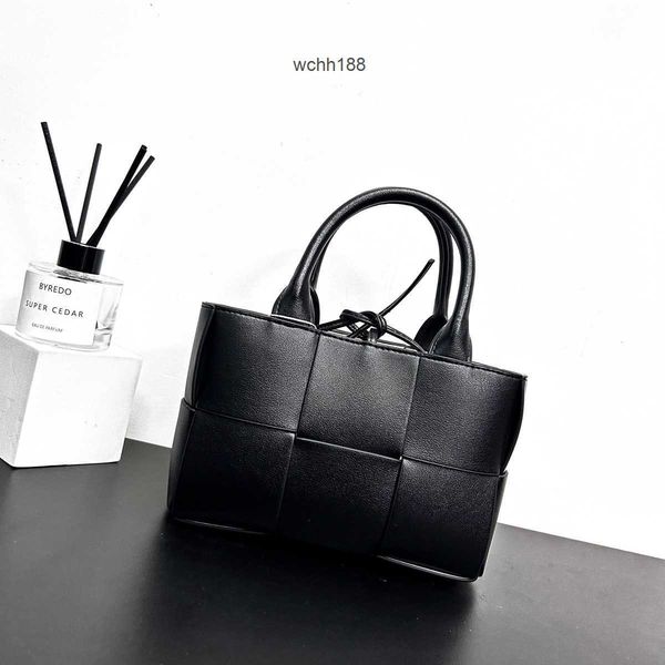 

portable 2023 shoulder designer bag capacity bottegas evening women's bags girl woven arco tote leather small totes texture single room