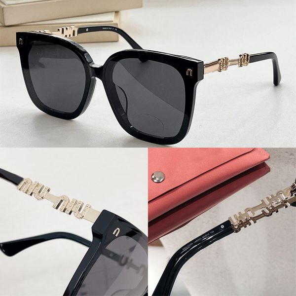

Square studded with letter symbols temple legs with metal NIUNIU symbol inlaid with broken diamonds elegant women SMU030N acetate frame vacation Lunettes de soleil