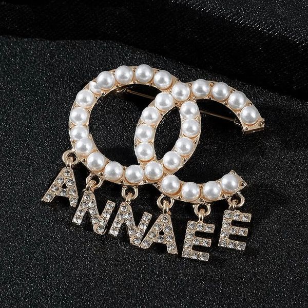 

Luxury Fashion Designer Name Brand High Quality Brooch Gold Plated Ladies Brooch Dress Jewelry Diamonds Pearl Brooch Couple Wedding Party Jewelry