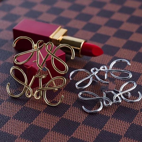 

Luxury Fashion Designer LE Women's Brooch Exquisite Simple Men's Classic Brooch Suit Scarf Versatile Brooch Party Dress Jewelry