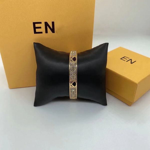 

New luxury fashion classic brand women's bracelet open bracelet brand designer exquisite simple bracelet women's jewelry Christmas gift