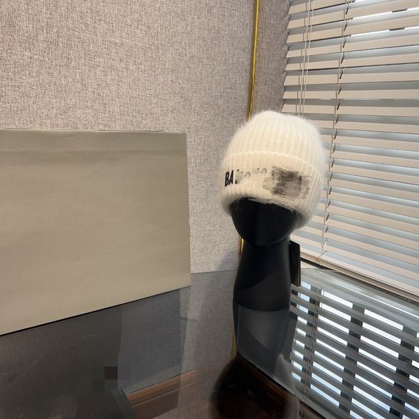 

Luxury fashion designer fall and winter thick striped knit cap for men and women versatile loose high value letter print couple knit cap winter outdoor essentials, Grey