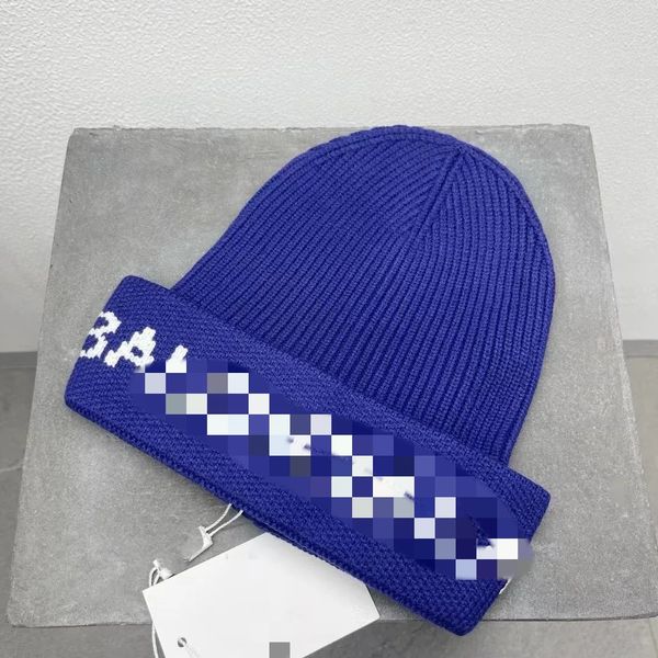 

High-end fashion brand designer couple knit cap suitable for men and women letter embroidery wool cap winter outdoor essential trend street knit cap Christmas gift, Grey