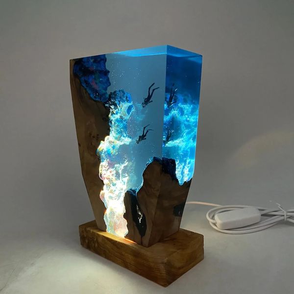 

Novelty Items Seabed World Organism Resin Table Light Creactive Art Decoration Lamp Diving Cave ExplorationTheme Night USB Charge 231216