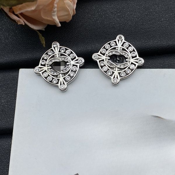 

2023 New Double Letter Full Diamond Round Versatile Commuter Earrings Female French Premium Modern Simple Earrings