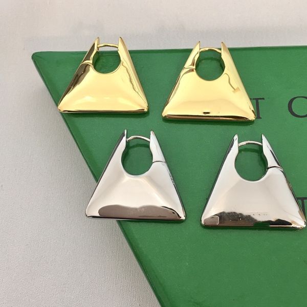 

High-end fashion designer 18K gold-plated women's earrings retro small triangle pendant earrings luxury trend personality earrings exquisite simple