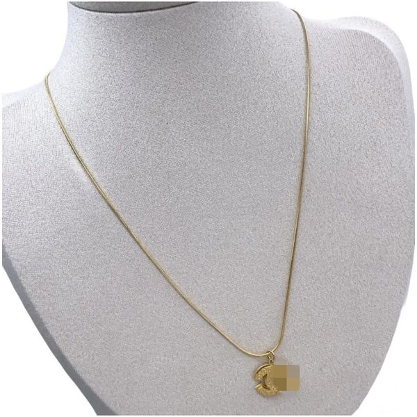 

Luxury Fashion Designer Gold Necklace for Women Letter C Pendant Necklace Delicate Simple Chain Bone Chain Temperament Premium Feeling Necklace