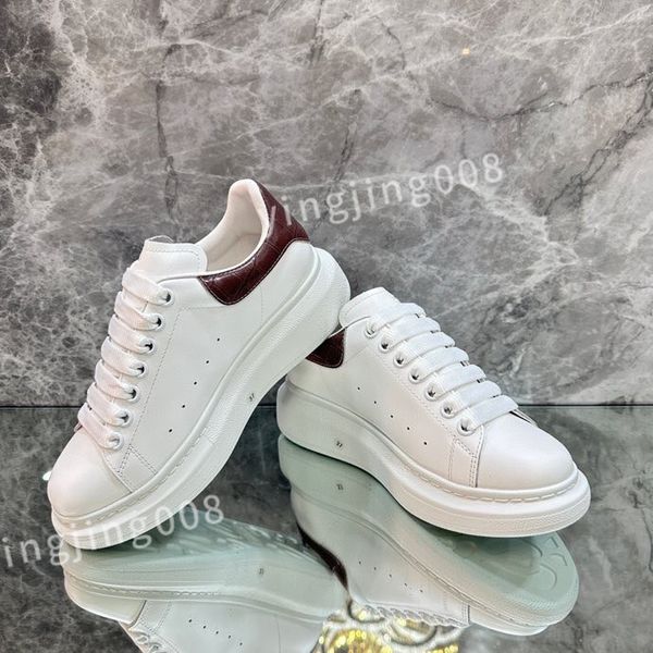 

2023 luxury summer men's breathable shoes round toe designer men anti-slip proof sneakers fashion outdoor walking shoes xinshidai230414, Black