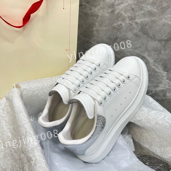 

new summer men's breathable shoes round toe designer men anti-slip proof sneakers fashion outdoor walking shoe xinshidai230414, Black