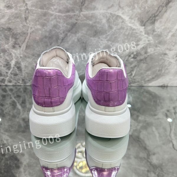 

2023 new luxurys summer men's breathable shoes round toe designer men anti-slip proof sneakers fashion outdoor walking shoe xinshidai23, Black