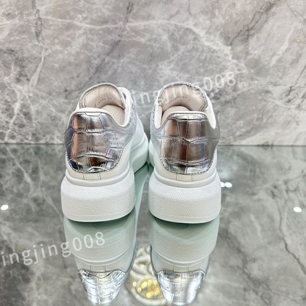 

2023 new summer men's breathable shoes round toe designer men anti-slip proof sneakers fashion outdoor walking shoe xinshidai230414, Black