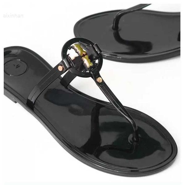 

2022 designer sandals slipper for women ladies hollowed out pattern flats low heels slippers trend luxe slides rubber summer flip flops outd, Black