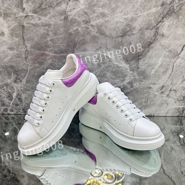 

2023 luxurys summer men's breathable shoes round toe designer men anti-slip proof sneakers fashion outdoor walking shoe xinshidai230414, Black