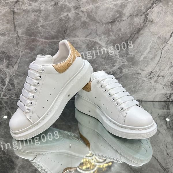 

2023 summer men's breathable shoes round toe designer men anti-slip proof sneakers fashion outdoor walking shoe xinshidai230414, Black