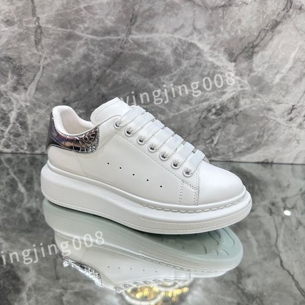 

2023 new summer men's breathable shoes round toe designer men anti-slip proof sneakers fashion outdoor walking shoe xinshidai230414, Black