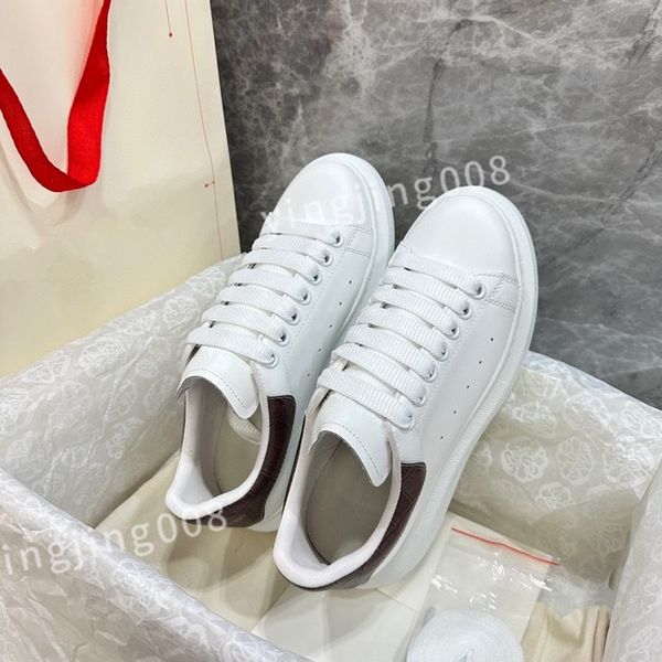 

2023 luxury summer men's breathable shoes round toe designer men anti-slip proof sneakers fashion outdoor walking shoes xinshidai230414, Black