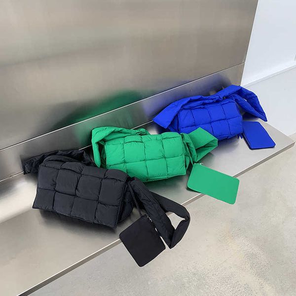 

net red same autumn and winter new messenger tofu bag sponge nylon woven pillow bag women's single shoulder messenger cotton suit bag