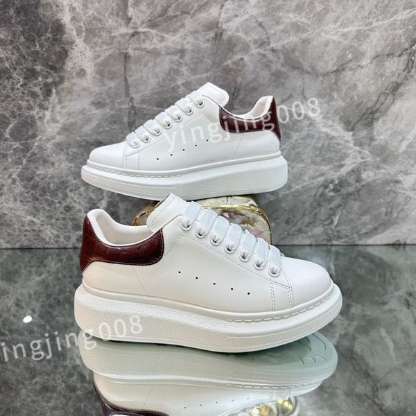 

2023 new luxury summer men's breathable shoes round toe designer men anti-slip proof sneakers fashion outdoor walking shoes xinshidai23, Black