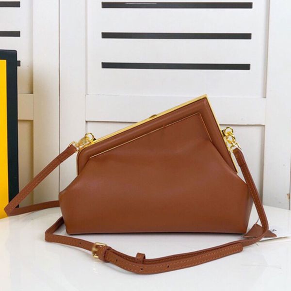 

luxury clutch crossbody bag designer women shoulder bags wallet fashion handheld dinner bag leather handbag f metal designer womens crossbod