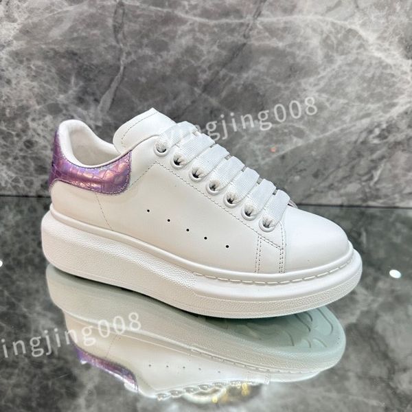 

2023 new summer men's breathable shoes round toe designer men anti-slip proof sneakers fashion outdoor walking shoes xinshidai230414, Black