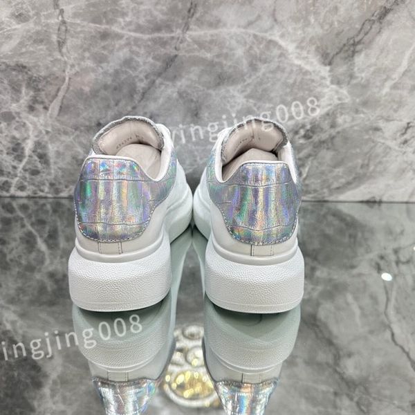 

2023 new luxurys summer men's breathable shoes round toe designer men anti-slip proof sneakers fashion outdoor walking shoe xinshidai23, Black