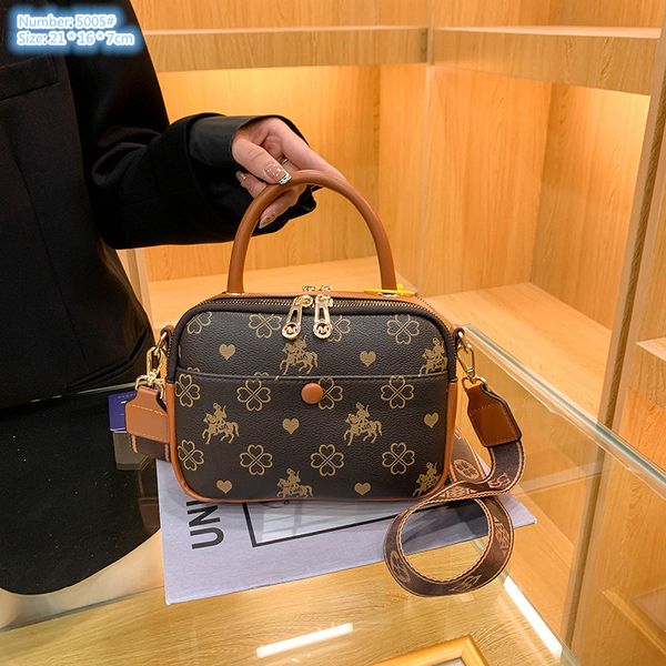 

Factory wholesale brand ladies shoulder bag classic old vintage handbag multi-layer wear-resistant leather backpack simple Joker printed handbags, Brown-5005#