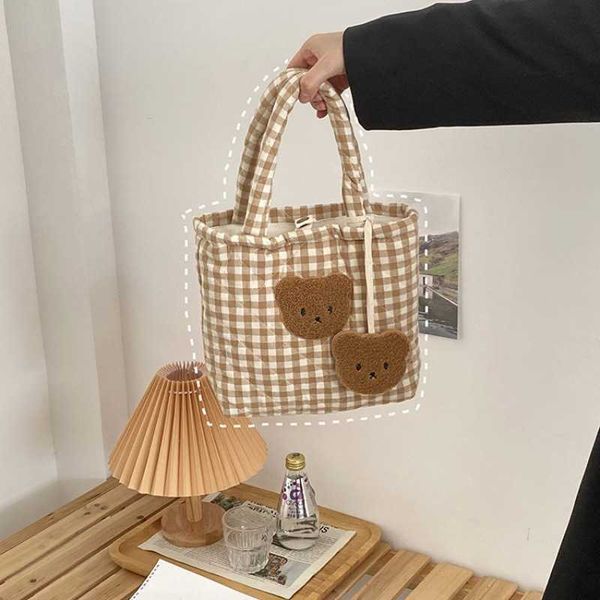 

baoma takes her baby out with a bag. fashionable and cute bear handbag. women's autumn and winter versatile large capacity shoulder bag
