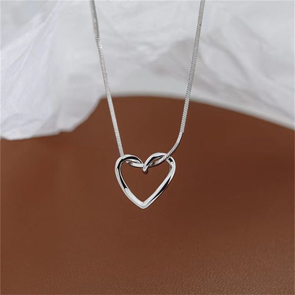 

new fashion hollowed-out love necklace female niche design titanium steel clavicle chain senior sense ins all matching snake bone chain, Silver
