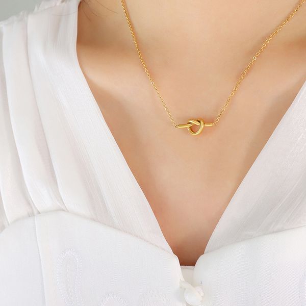 

korean minority sweetheart knot heart heart pendant necklace female titanium steel plated 18k gold popular clavicle chain, Silver
