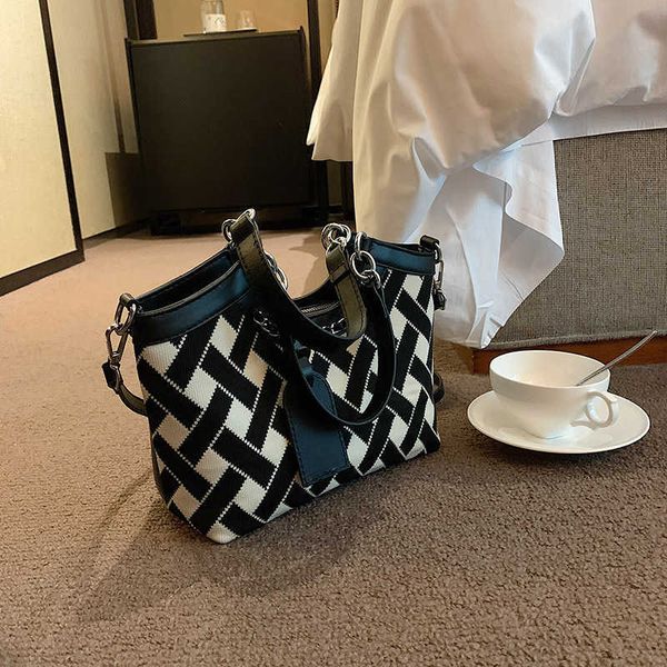 

canvas bag for women with large capacity new fashion summer crossbody bag texture portable commuting tote bag